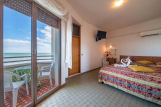 Hotel Majestic - Bellaria-Igea Marina - 3