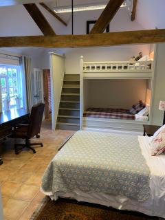 Luxury Cottage & Spa - Guildford - 4
