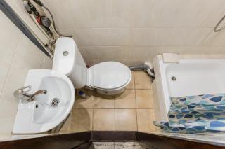 Біля готелю Жорж подобово Львів вулиця Руданського 3 - Lviv - 3
