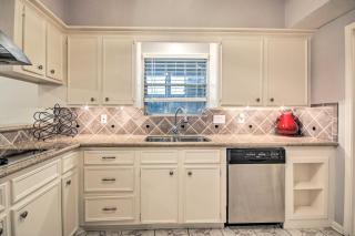 Quiet West Houston Home w/ Patio, Walk to Shops! - 1
