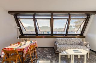 JOIVY Spacious Apt for 6, Near Train Station and Beach - Sestri Levante - 9