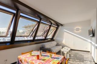 JOIVY Spacious Apt for 6, Near Train Station and Beach - Sestri Levante - 3