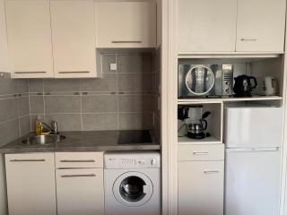 Agréable Studio, belle terrasse, Parking privé, 2 étoiles - Balaruc-les-Bains - 4