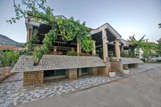 Apartments and rooms with parking space Starigrad, Paklenica - 18034 - 1