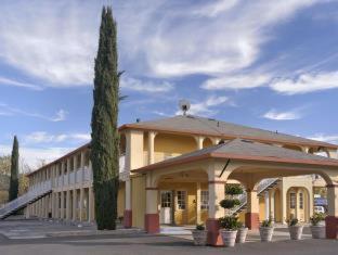 Upper Lake Inn & Suites - Upper Lake - 3