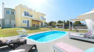 Sunny Breeze Deluxe Villa Near Beach, Private Pool - 0