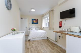 Blackberry - Stylish Self-Contained Flats in Soton City Centre - Southampton - 9