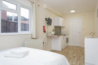 Blackberry - Stylish Self-Contained Flats in Soton City Centre - Southampton - 8