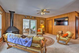 Excellent Lakeview Getaway with Watercrafts Included - 8