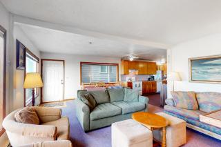 The Hideout - Rockaway Beach - 0