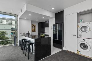 QV Upscale Modern Viaduct Apt with Parking - 965 - 5