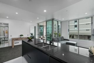 QV Upscale Modern Viaduct Apt with Parking - 965 - Auckland - 3
