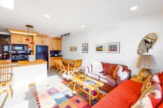 Delightful International Village Getaway - Ketchum - 8