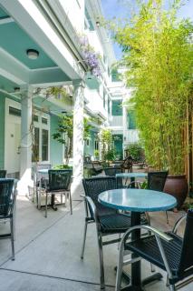 Pacific Blue Inn - 9