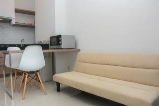 Modern 1BR at Ciputra World 2 Apartment By Travelio - 4
