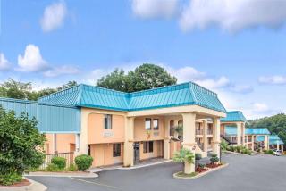 Super 8 by Wyndham Forest Park - Forest Park - 0