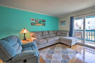 Condo with Balcony and Pool Walk to 2 Beach Accesses! - Carolina Beach - 8
