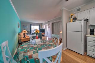 Condo with Balcony and Pool Walk to 2 Beach Accesses! - Carolina Beach - 3