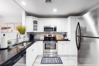 Queens Grant 736 - 2