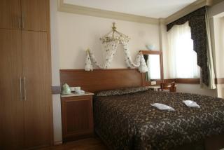 Grand Peninsula Hotel - 4