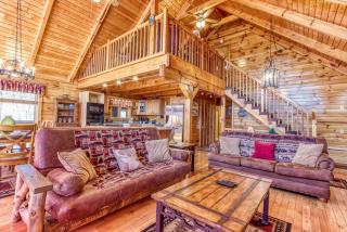 Livin' Lodge, Hot Tub, WIFI, 1089 FREE tickets each paid day, Dollywood and More - Sevierville - 4