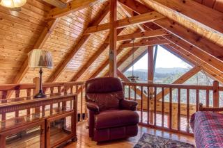 Livin' Lodge, Hot Tub, WIFI, 560 FREE tickets each paid day, Pool Table, WIFI! - 2