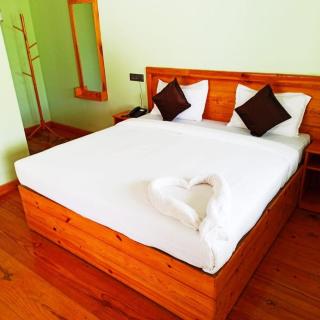 The Lake Paradise Boutique Resort - 5