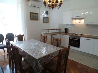 Apartment Villa Paula near Archaeological Museum 27901 - 0