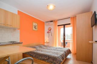 Apartment Stinjan, Istria 1 - 2