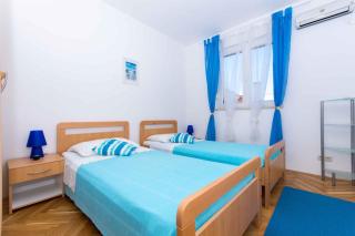 Two-Bedroom Apartment in Okrug Gornji V - Trogir - 6