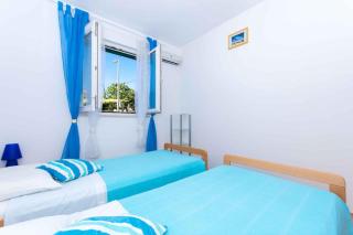 Two-Bedroom Apartment in Okrug Gornji V - Trogir - 4