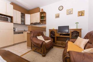 Three-Bedroom Apartment in Okrug Gornji I - Trogir - 6
