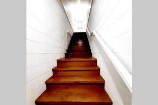 Modern 3 bedroom apartment, beach, surf & shops - 2