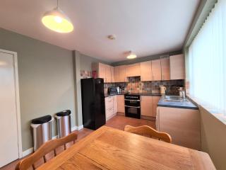 3 Bedroom Apartment Coventry - Hosted by Coventry Accommodation - 7