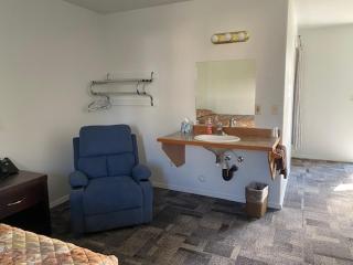 Americas Best Value Inn - Salmon - 7