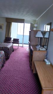 Red Carpet Inn & Suites Ebensburg - 9