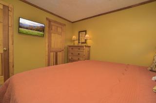 Cabin Of Many Colors, Hot Tub,1089 of FREE Attraction tickets for each paid day, Dollywood and More - Sevierville - 2