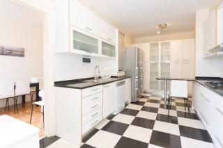 HOUZE Spacious flat in Charming&Historical Lisbon - 1