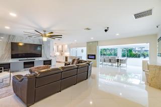 Salt water heated pool, perfect home for the meticulous guest - 7