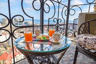 Видовая квартира в Аркадии с балконом - 1