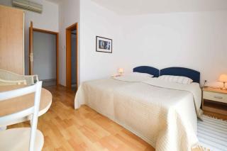 3-Bedroom Apartment Karolina 11137 - 9
