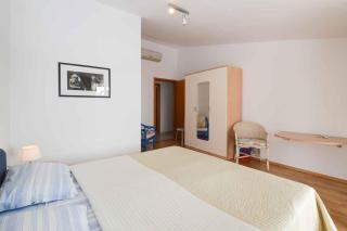 3-Bedroom Apartment Karolina 11137 - 4