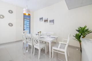 Charming 3 BR with walking distance to the Beach - Dubai - 2