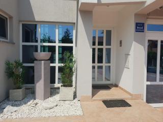 White Pearl with free EV Ch-Station - 7