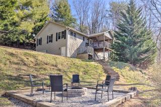 Bright Asheville Retreat with Hot Tub and Decks! - Asheville - 0