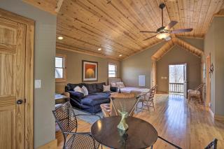 Cozy Hayesville Couples Getaway with Marina Access! - 1