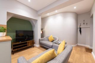 Coach House, Shrewsbury Town - 7