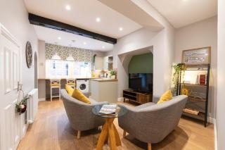 Coach House, Shrewsbury Town - 5