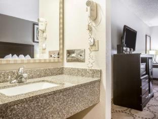 Quality Inn Stockbridge Atlanta South - 1