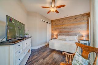 Postcard Perfect Downtown - 2